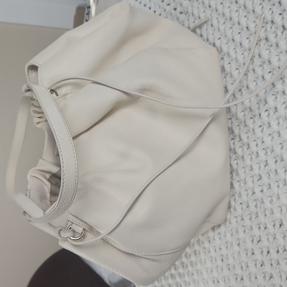 Antonio Melani cream shoulder handbags from strap handle drop 21", width 10", Ba - Picture 5 of 13